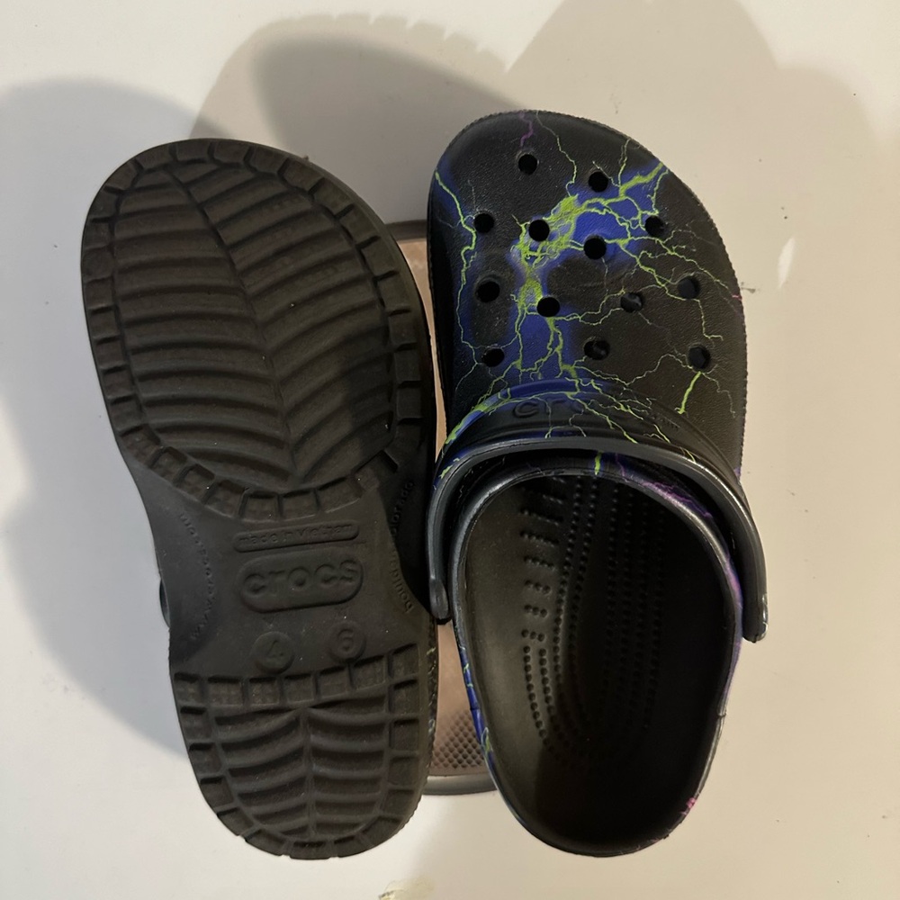 Lighting crocs
